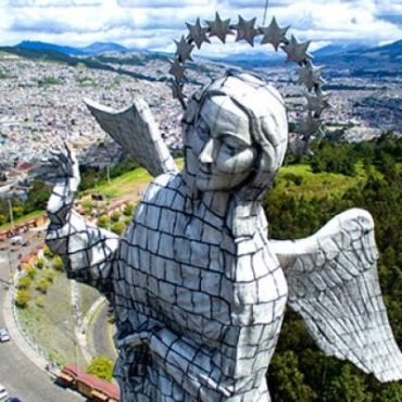 Quito-virgin-over-looking-quito