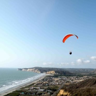 canoa-ecuador-expat-life