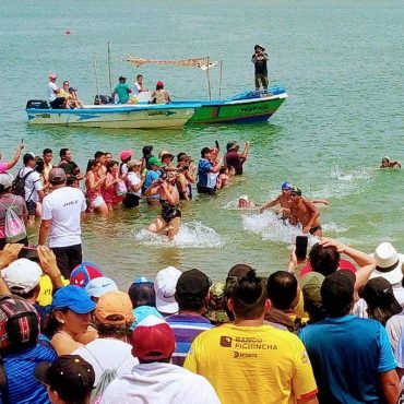 expat-life-ecuador-bahia-de-caraquez-beach